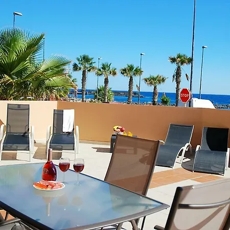 Front Beach, 4 People, Free Wifi شقة
