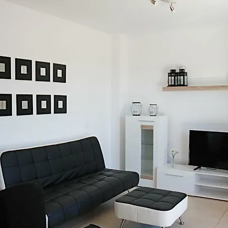 Front Beach, 4 People, Free Wifi Appartement